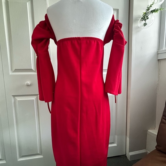 Elegant Red Off-Shoulder Dress - Picture 3 of 4